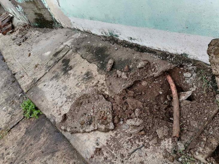 ¡Casi lo cachan! Vecinos en Boca del Río denuncian el robo de tuberías de agua