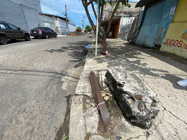 Piden atender tragatormentas y tapar baches en colonia de Boca del Río