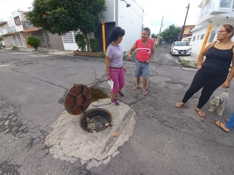 Se manifiestan en la colonia Virgilio Uribe de Veracruz; piden desazolve del drenaje