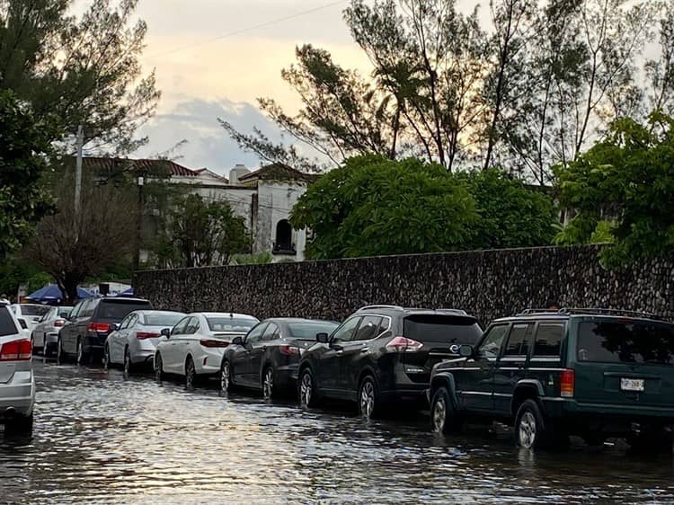Fuerte lluvia inunda calles en Veracruz - Boca del Río (+Video)