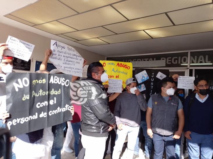 Se manifiestan trabajadores del Hospital de Río Blanco; exigen reinstalación (+Video)