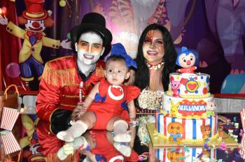 La pequeña Alejandra González Flores es celebrada en temática del circo de Plim Plim