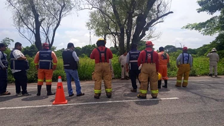 Pemex controla fuga de aceite que se derramó en Comalcalco, Tabasco