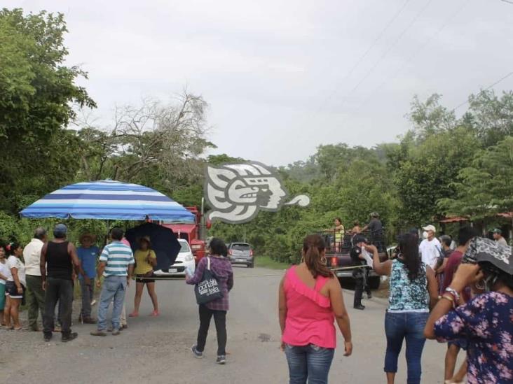 Arrecia conflicto en Coatzintla por contaminación de arroyos con hidrocarburos
