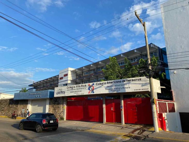Edificios cimbraron al colapsar techo en colegio de Boca del Río: padres de familia