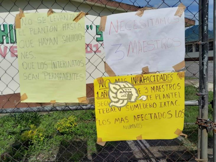 Tebaev en Ixtaczoquitlán se queda sin clases, ante protesta por falta de maestros