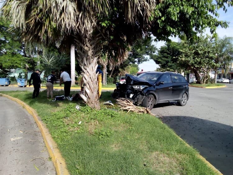 Accidente automovilístico deja a dos menores lesionados en Medellín de Bravo