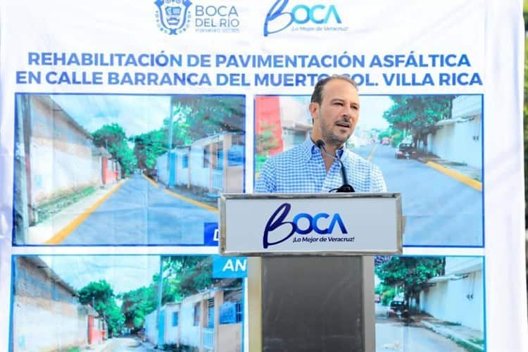 Rehabilitan calles en colonia Villa Rica en Boca del Río