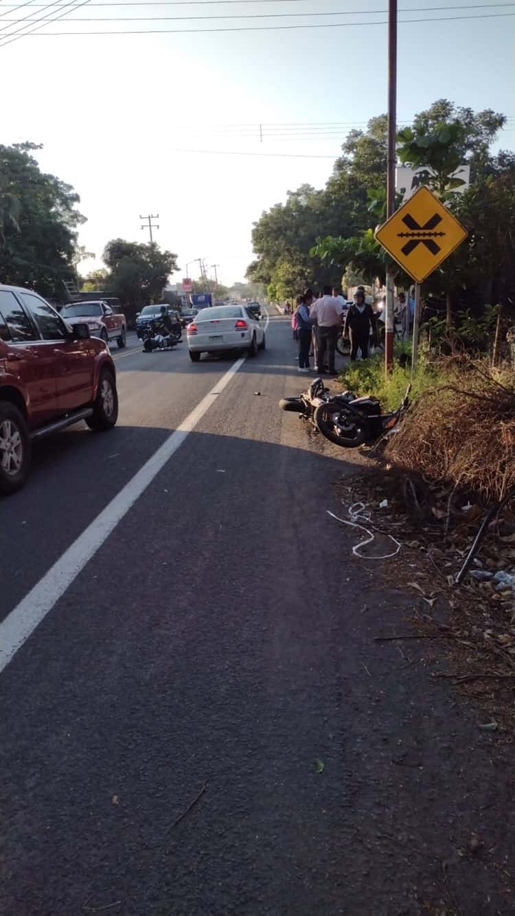 Chocan motociclistas en Cardel; hay una persona lesionada