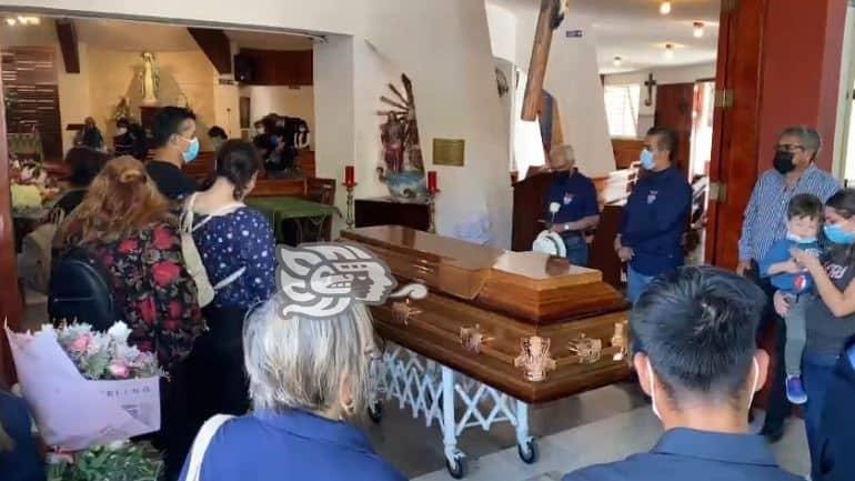 Dan último adiós a la maestra Beatriz, asesinada en Xalapa (+Video)