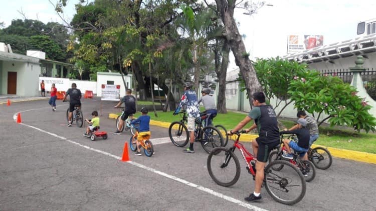 Ejército realiza actividades deportivas para convivir con la ciudadanía en Veracruz