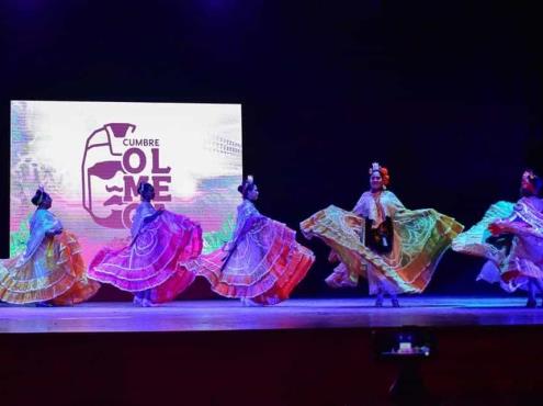 Grupos de danza y música se presentan durante Cumbre Olmeca