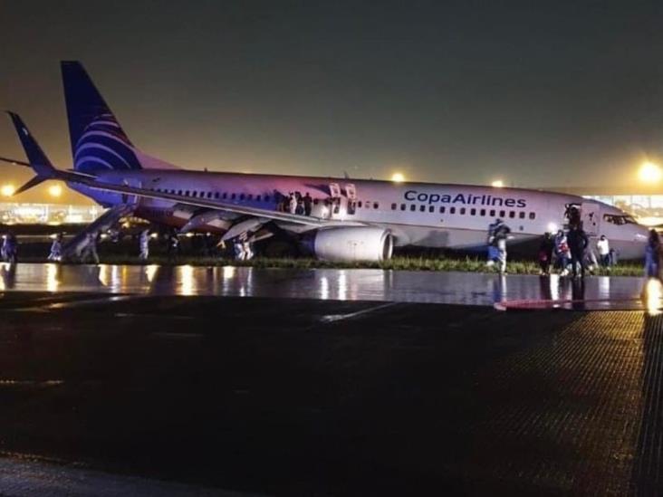Avión que salió del AICM se despista al aterrizar en Panamá