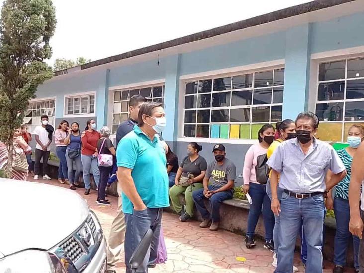 Expresan padres de escuela Benito Juárez de Ixtac rechazo a reubicación