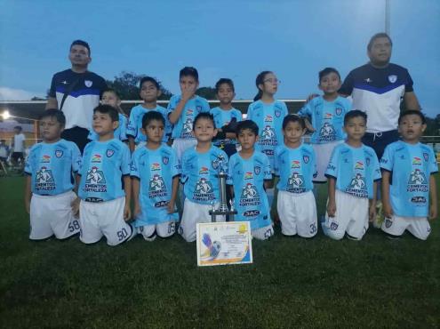 Tuzos Niupi es flamante campeón del futbol regional infantil