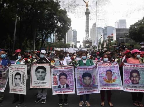 Video:Marchan en CDMX a 8 años de la desaparición de los 43 normalistas de Ayotzinapa