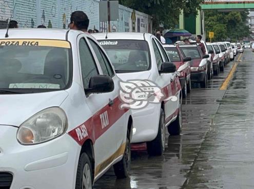 Quieren taxistas de Poza Rica aumento de tarifas