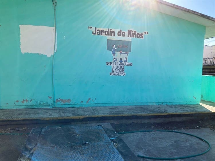 Bloquean avenida JB Lobos en Veracruz; denuncian malas condiciones de kínder (+Video)
