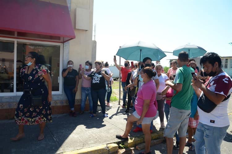 Escuela de Veracruz tenía acuerdo con tienda para estacionar tráiler en instalaciones