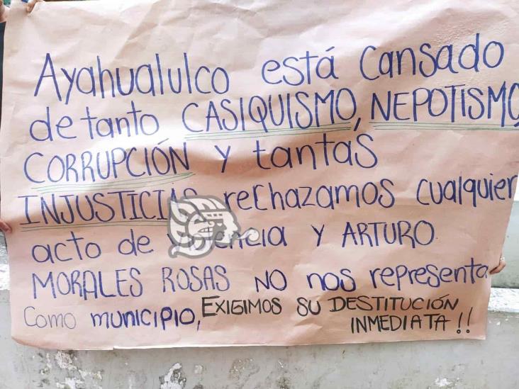 Habitantes de Ayahualulco toman palacio municipal; exigen destitución de alcalde