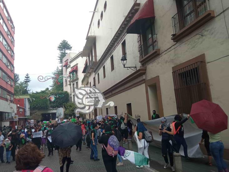 Pintas en Xalapa, en marcha feminista; enojo porque aborto es simulación (+Video)