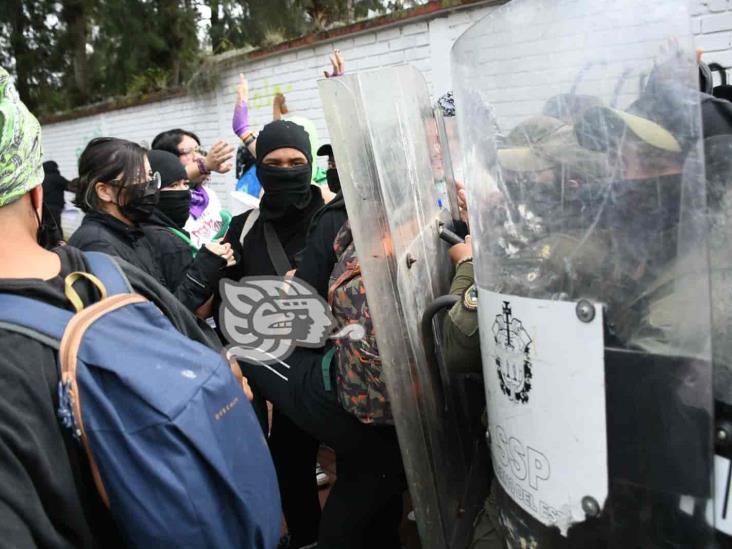 Pintas en Xalapa, en marcha feminista; enojo porque aborto es simulación (+Video)