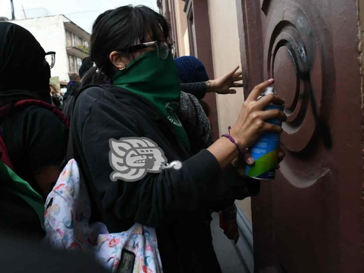 Pintas en Xalapa, en marcha feminista; enojo porque aborto es simulación (+Video)