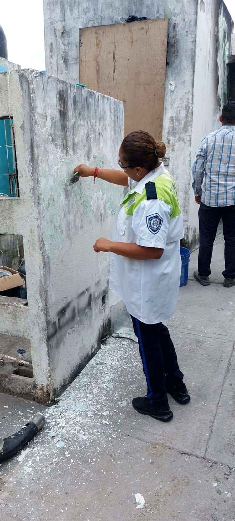 Oficiales de Tránsito de Manlio Fabio apoyan a víctimas de incendio en Veracruz