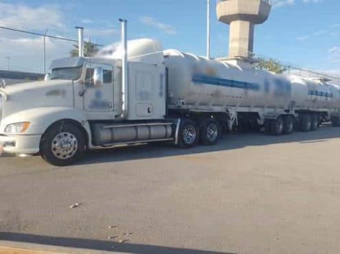 Aseguran tractocamión cargado con combustible de procedencia ilícita en Durango