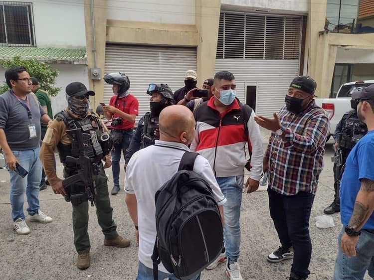 Video: Albañil cae de 7 metros en Chedraui de Plaza Crystal, en Veracruz