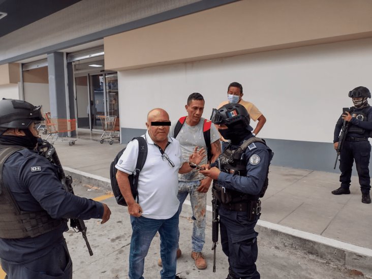 Video: Albañil cae de 7 metros en Chedraui de Plaza Crystal, en Veracruz