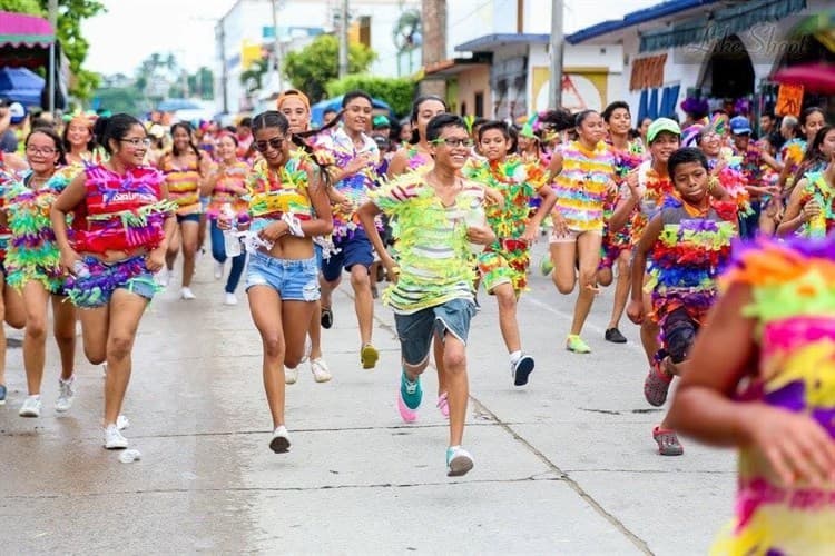 Video: Inician las fiestas de Alvarado con su tradicional desfile de mojigangas