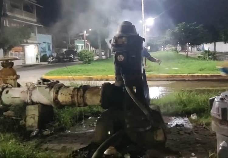 Se quema bomba de agua dentro del pozo 9 en Cosamaloapan