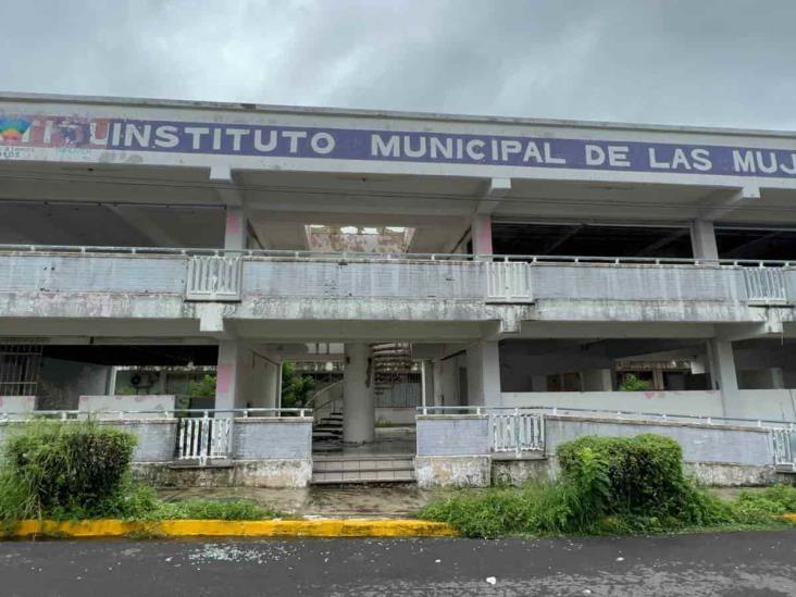 En abandono, exedificio del Instituto Municipal de la Mujer en Veracruz (+Video)