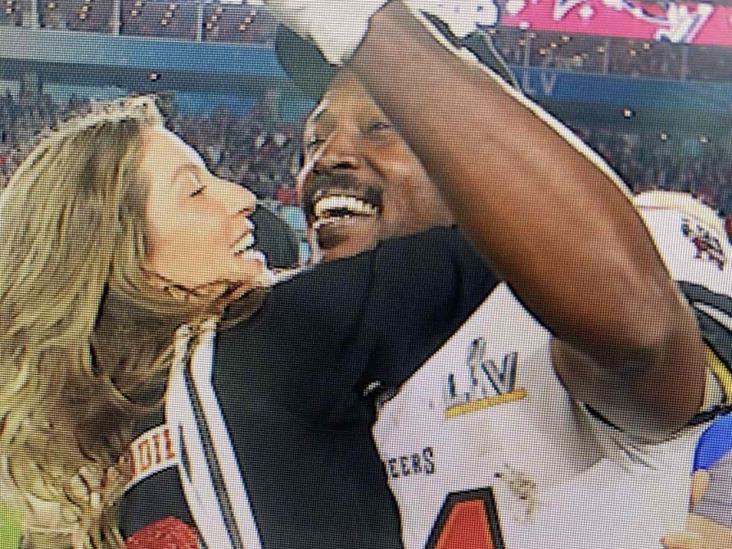 ¿Indirecta para Tom? Antonio Brown publica fotografía abrazando a esposa de Brady