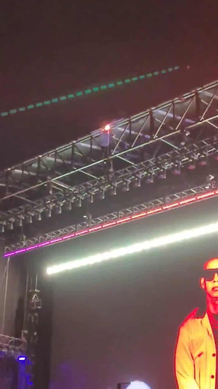 Video: ¡Le puso gasolina! Se prende parte de escenario en concierto de Daddy Yankee