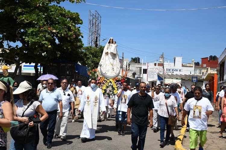 Video: Realizan procesión y paseo de la Virgen del Rosario en Alvarado