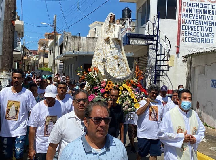 Video: Realizan procesión y paseo de la Virgen del Rosario en Alvarado