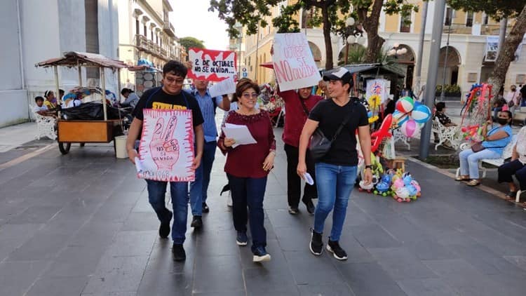 Concientizan en Zócalo de Veracruz por la matanza en Tlatelolco