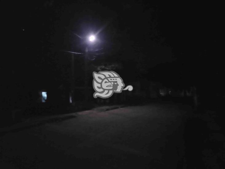 Fallas dejan sin electricidad a familias en Villa Cuichapa