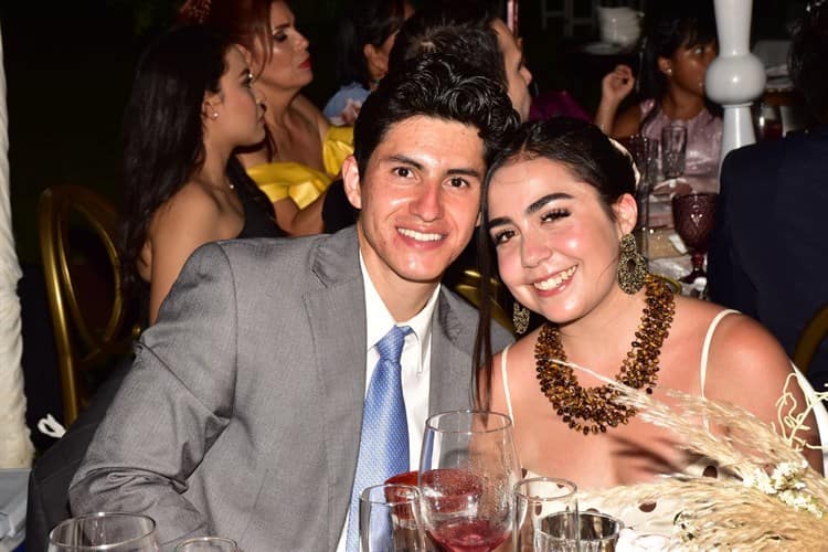 Angie del Olmo y Víctor Hugo Martínez contrajeron sagrado matrimonio