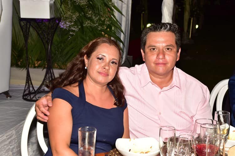 Angie del Olmo y Víctor Hugo Martínez contrajeron sagrado matrimonio