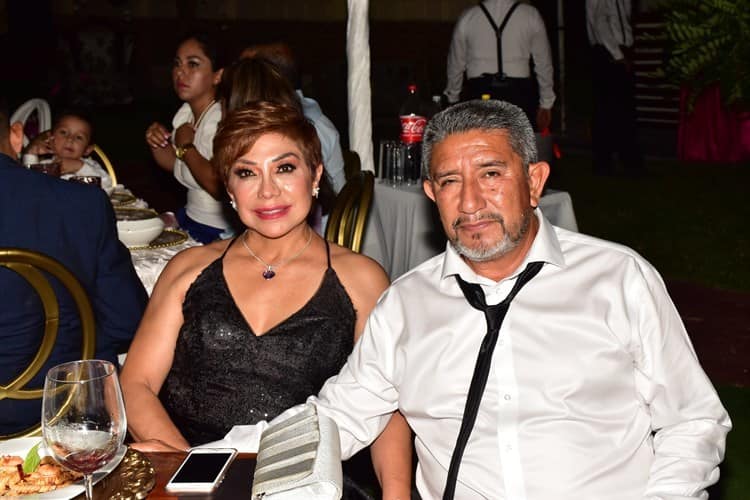 Angie del Olmo y Víctor Hugo Martínez contrajeron sagrado matrimonio