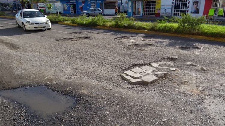 Cráteres y encharcamientos, el “terror” de vecinos de Río Medio III en Veracruz