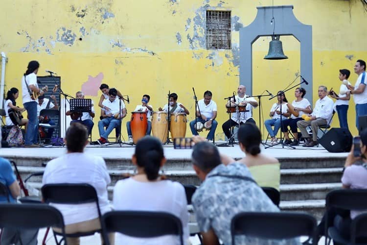 Realizan demostración de Ritmos Latinos en La Plazuela de la Campana