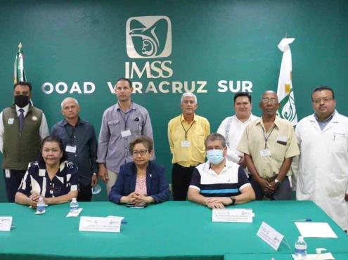 Recibe IMSS Veracruz Sur a cuatro médicos cubanos