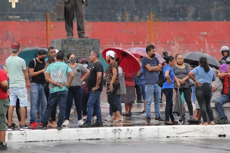 Comerciantes se manifiestan en Veracruz; acusan que no los dejan trabajar (+Video)