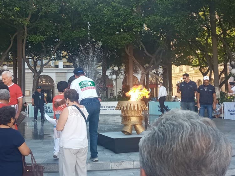 Celebran el 54 aniversario de llegada de Fuego Olímpico al puerto de Veracruz(+video)