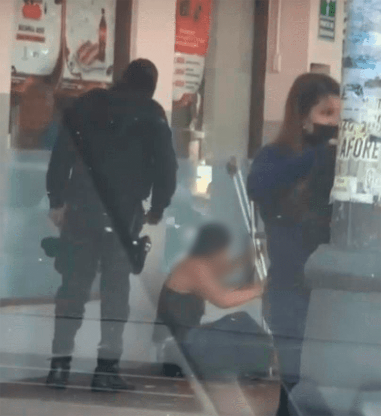 Denuncian presunta agresión a mujer discapacitada fuera de una tienda en Veracruz
