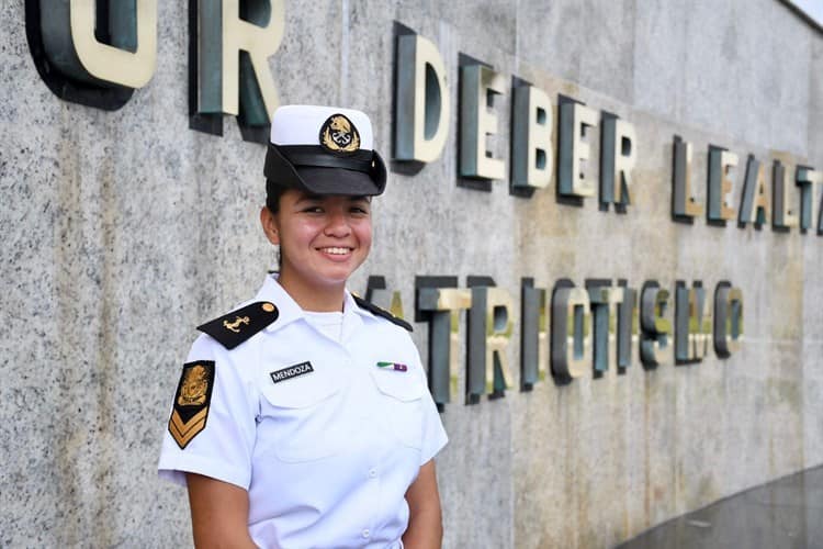 La sargento María José Díaz narra su vida en la Armada de México